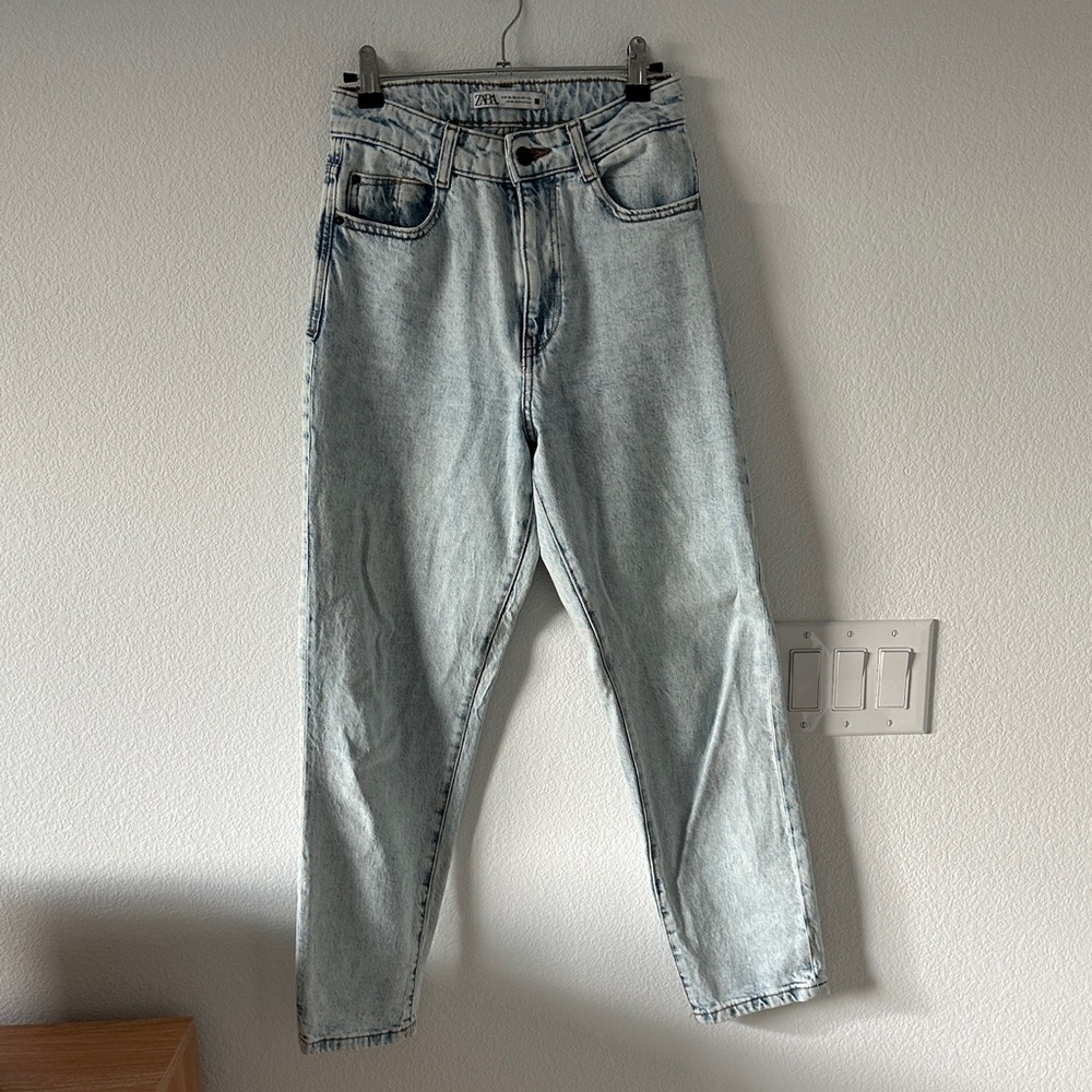 Zara straight leg High-Waisted Jeans